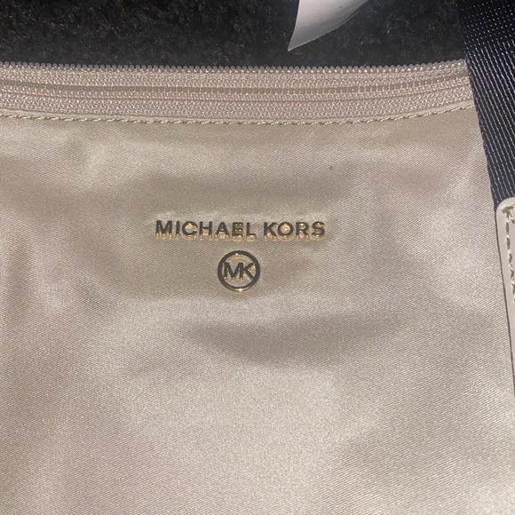 Michael kors lightweight bag. New with tags - Picture 2 of 6
